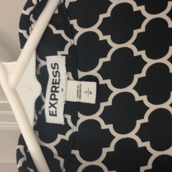 Express Blouse Black and White Pattern - Picture 3 of 5